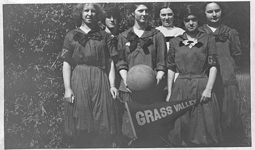 This image has an empty alt attribute; its file name is Grass_Valley_High_School_girls_basketball_team_1918.jpeg